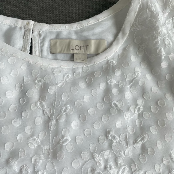 NWOT Super cute Loft blouse with puff sleeves! - Picture 8 of 10